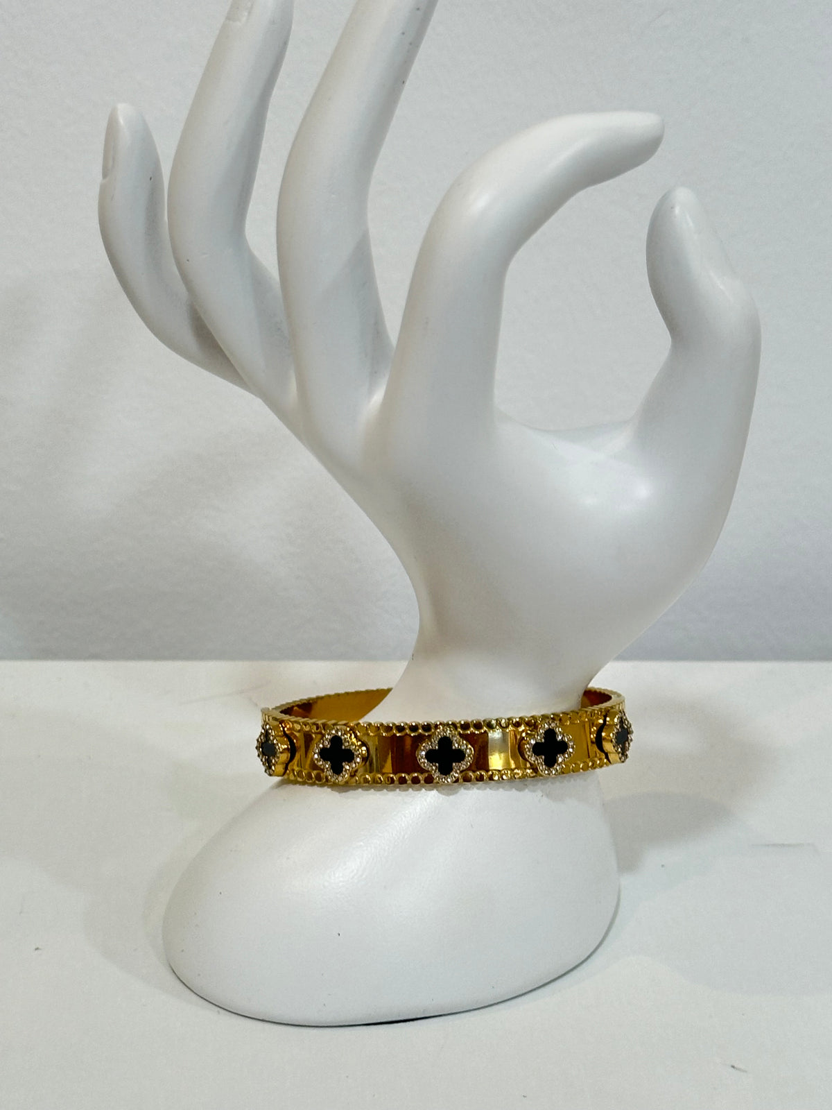 Braceletes flores com brilhantes