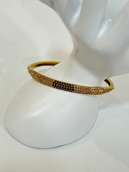 Bracelete com brilhantes castanho