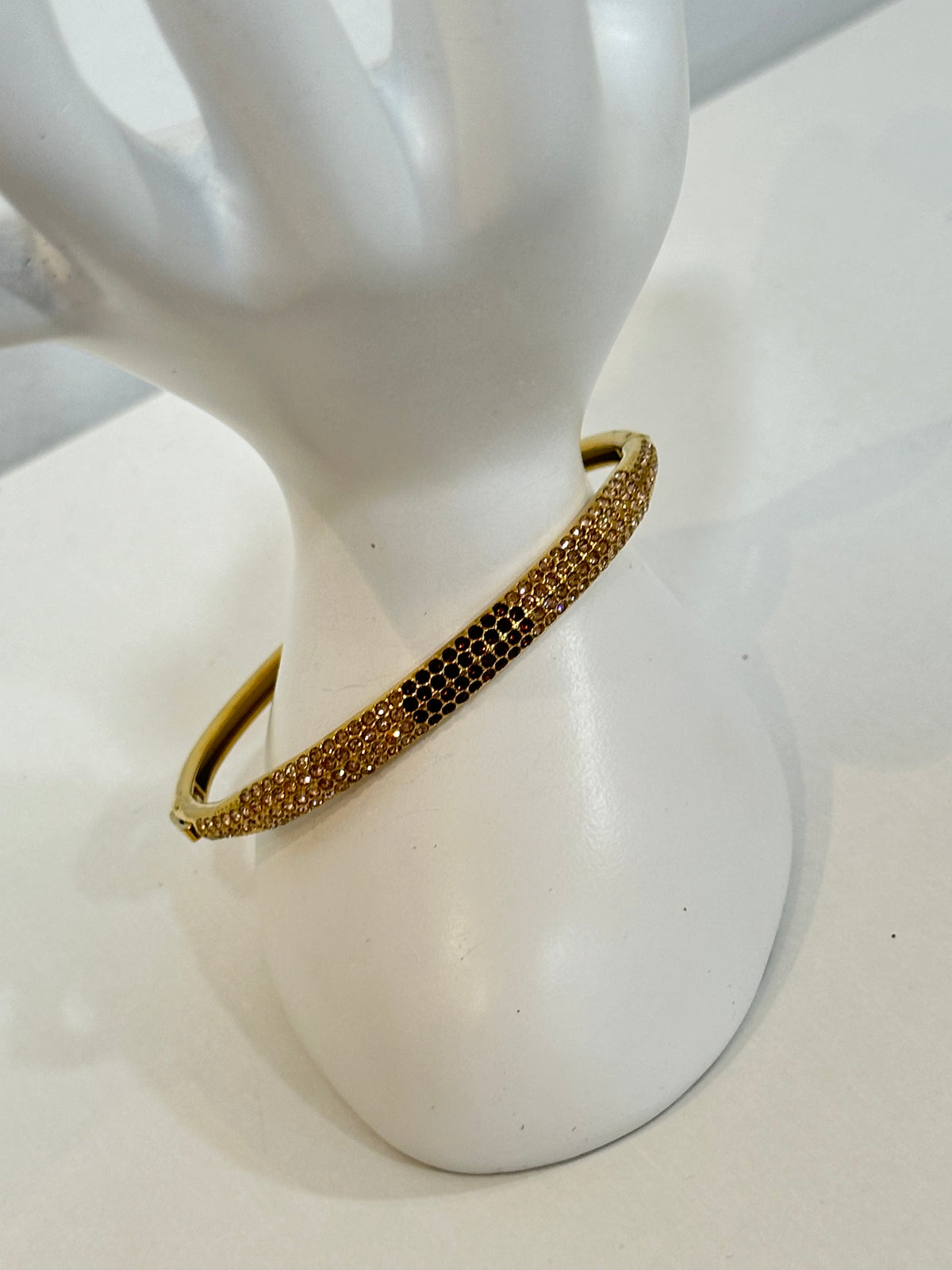 Bracelete com brilhantes castanho