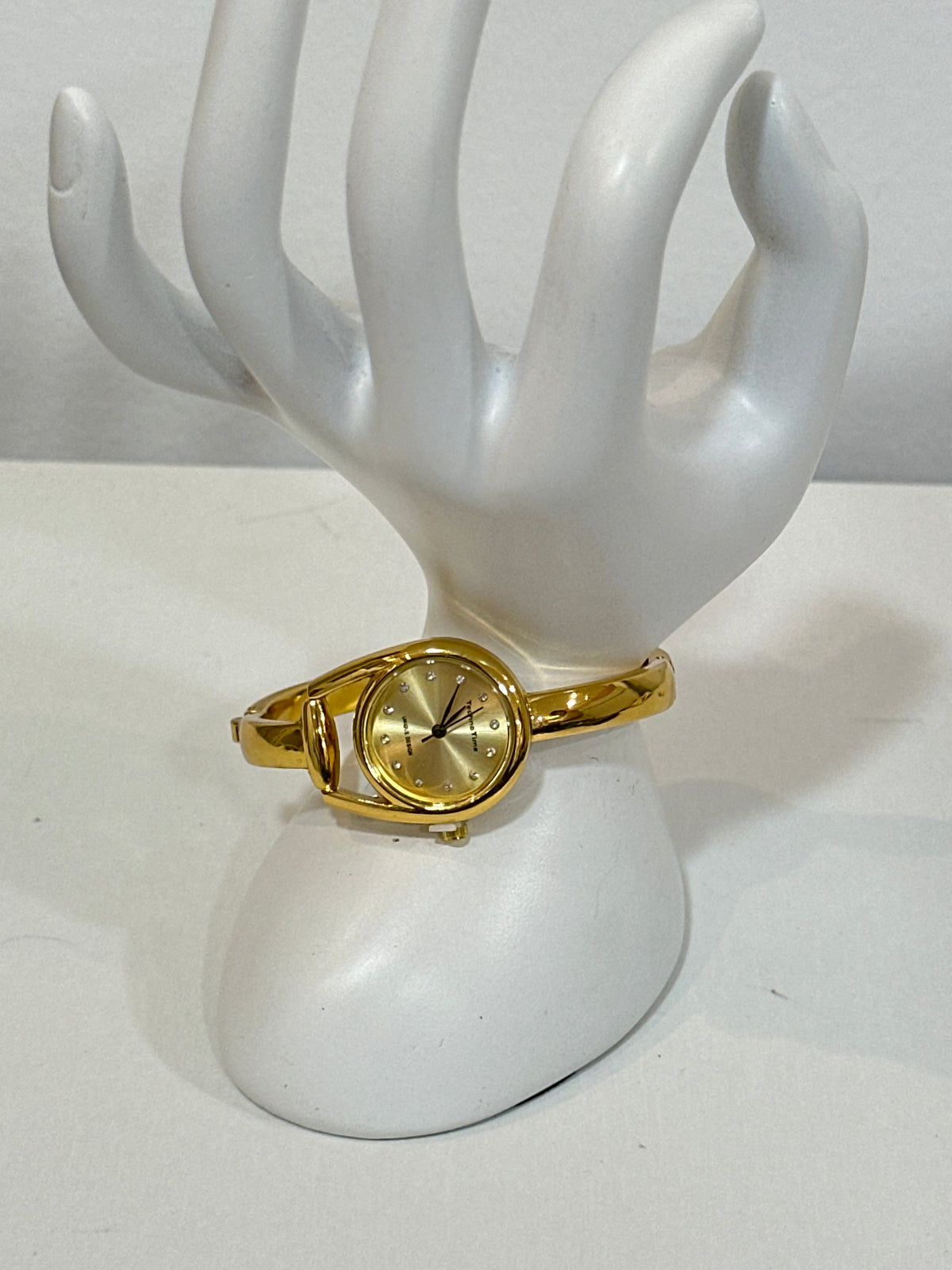 Relógio dourado