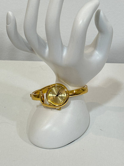 Relógio dourado