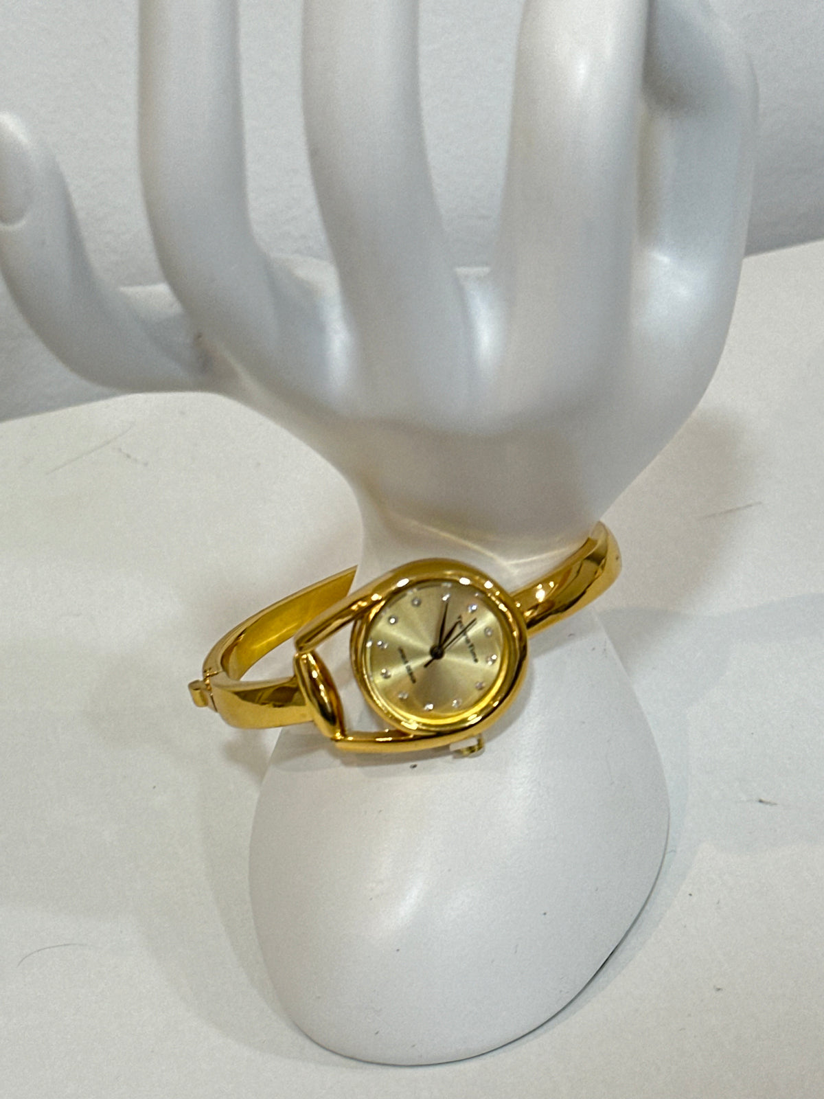 Relógio dourado