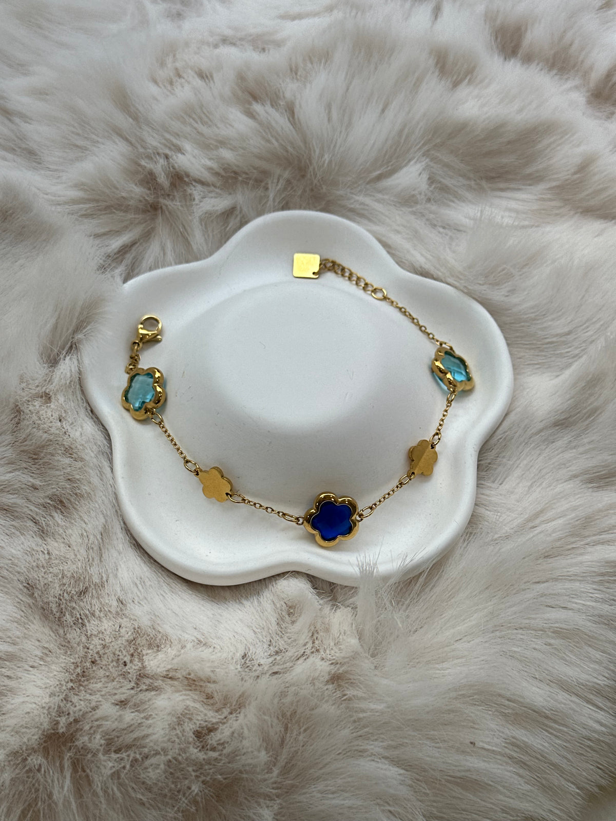 Pulseira flores com pedras azul